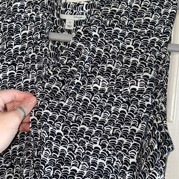 HALOGEN Surplice Sleeveless Top In HOUNDSTOOTH Size XS, MSRP $59 - Picture 4 of 10